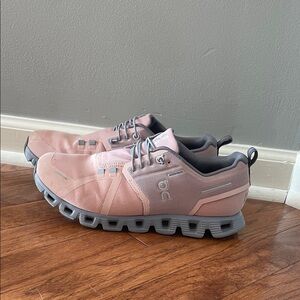 On Cloud Running Gray and pink sneakers women’s 9